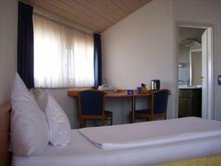 Hotel Crystal Filderstadt Quarto foto